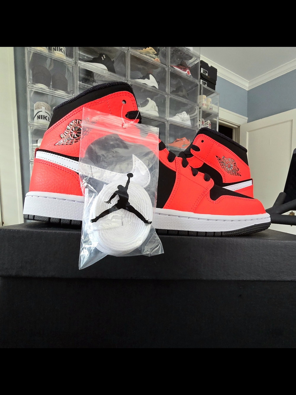 Air Jordan 1 Retro Mid Infrared 23